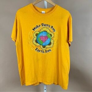 Gildan Heavy Cotton Large Earth Day Graphic Tee Hippie Boho Planet Sunflower